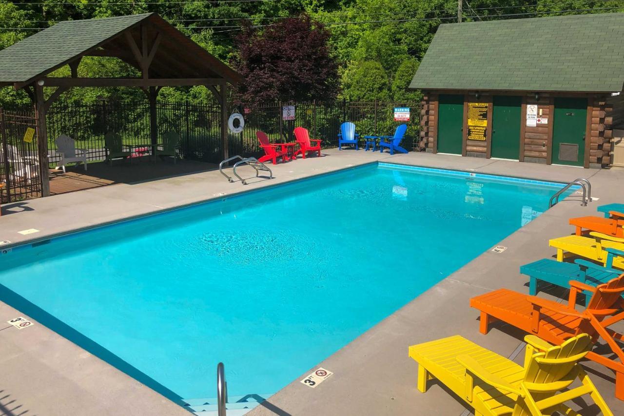 Inviting Sevierville Cabin With Deck And Hot Tub! エクステリア 写真