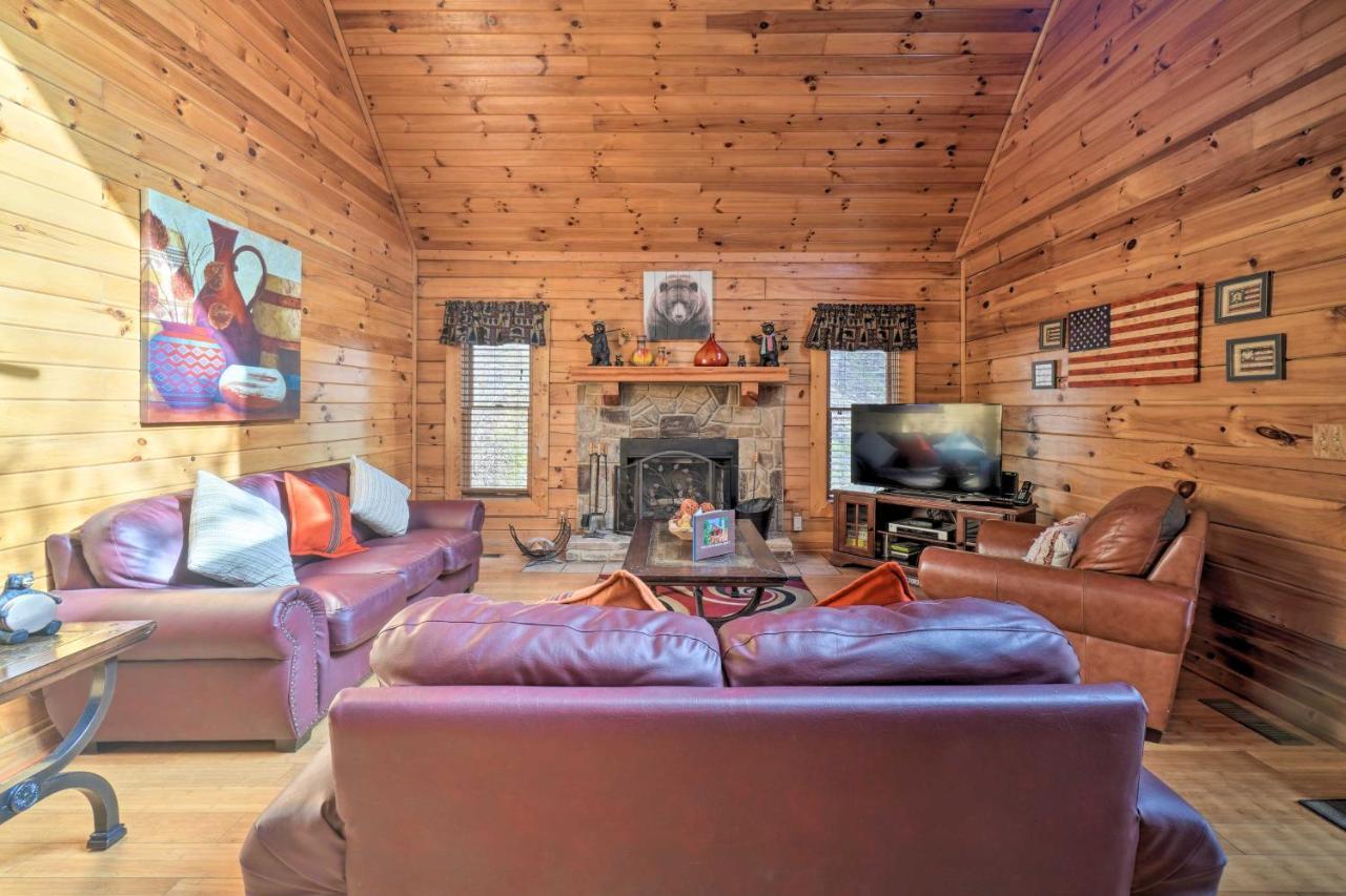 Inviting Sevierville Cabin With Deck And Hot Tub! エクステリア 写真