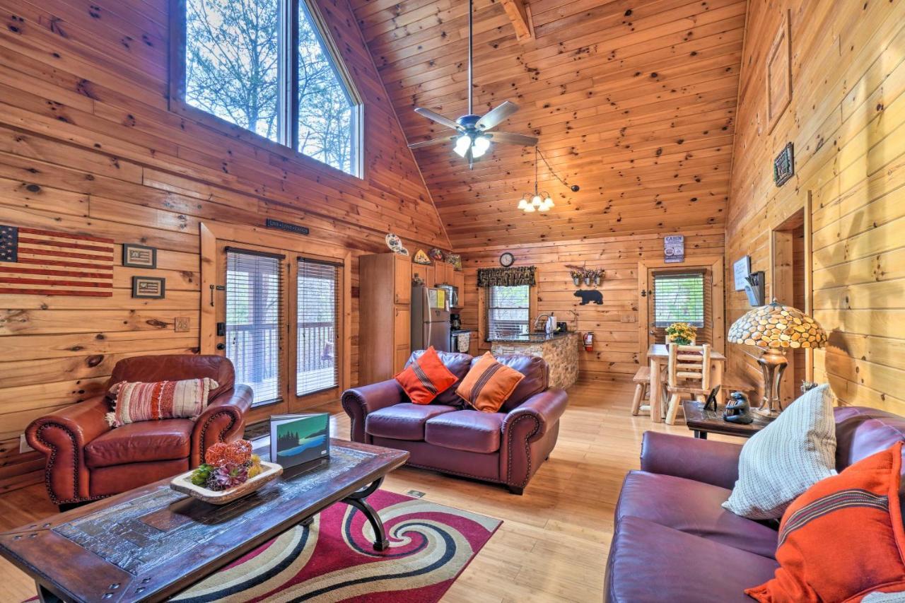 Inviting Sevierville Cabin With Deck And Hot Tub! エクステリア 写真