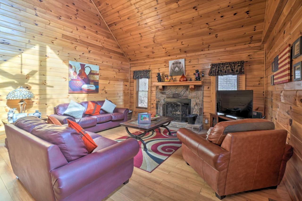 Inviting Sevierville Cabin With Deck And Hot Tub! エクステリア 写真