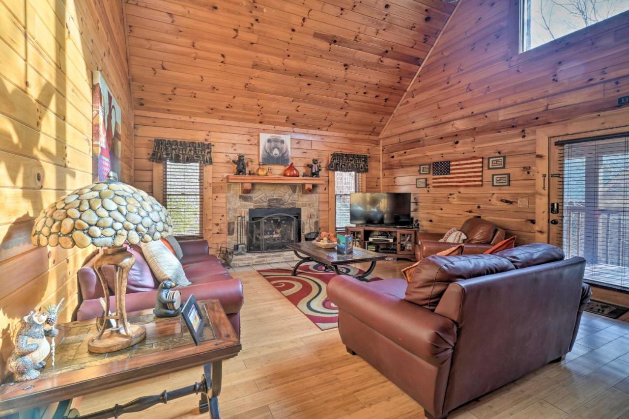 Inviting Sevierville Cabin With Deck And Hot Tub! エクステリア 写真