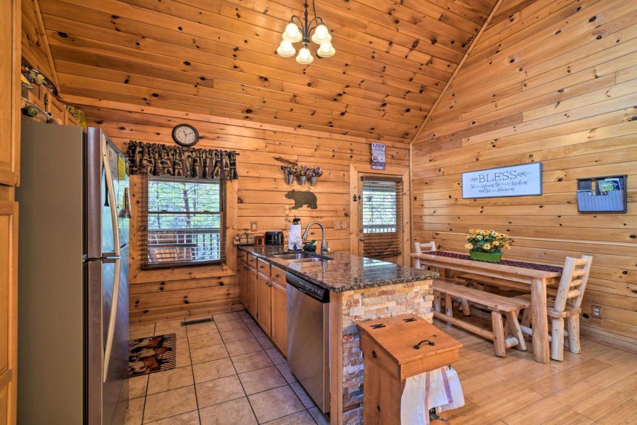 Inviting Sevierville Cabin With Deck And Hot Tub! エクステリア 写真