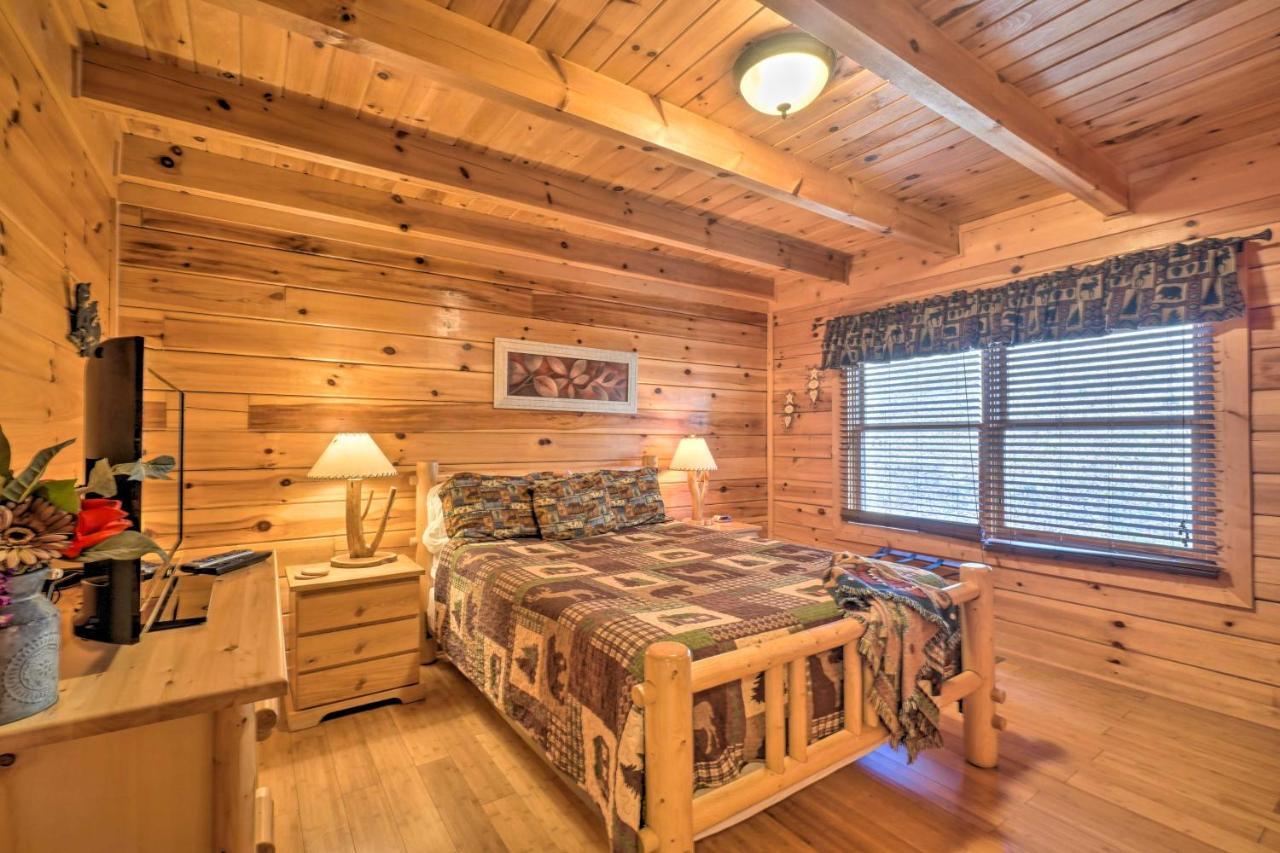 Inviting Sevierville Cabin With Deck And Hot Tub! エクステリア 写真