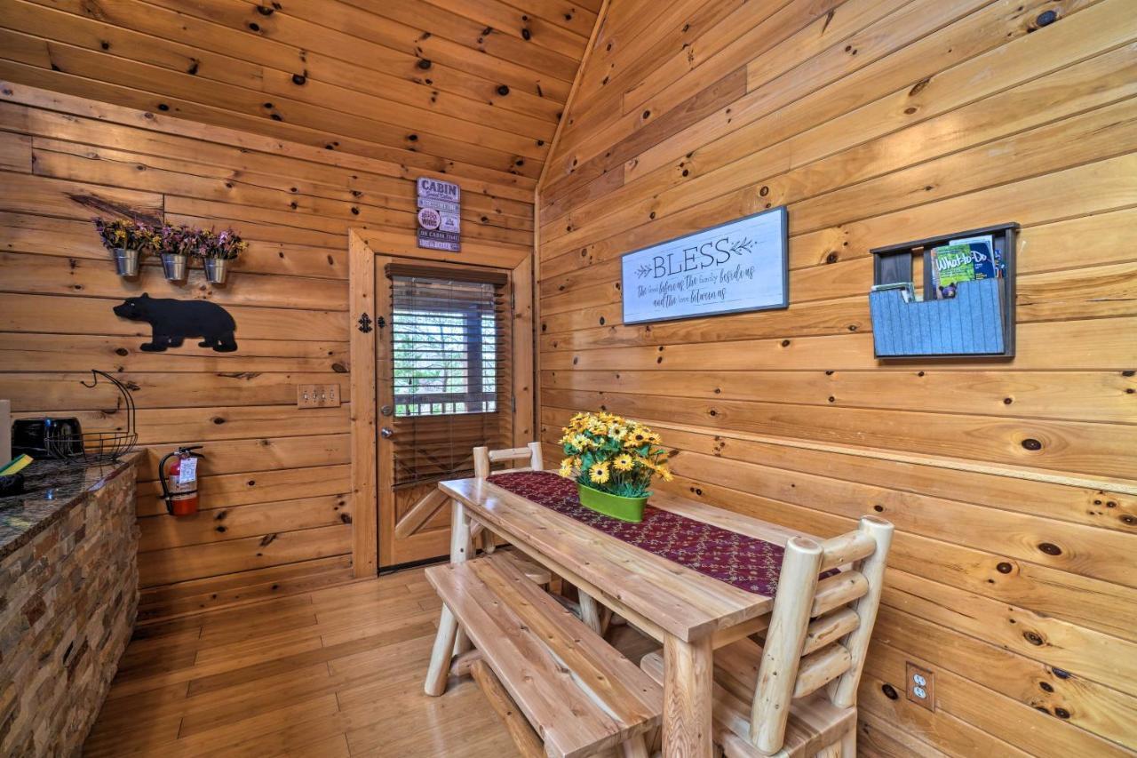 Inviting Sevierville Cabin With Deck And Hot Tub! エクステリア 写真
