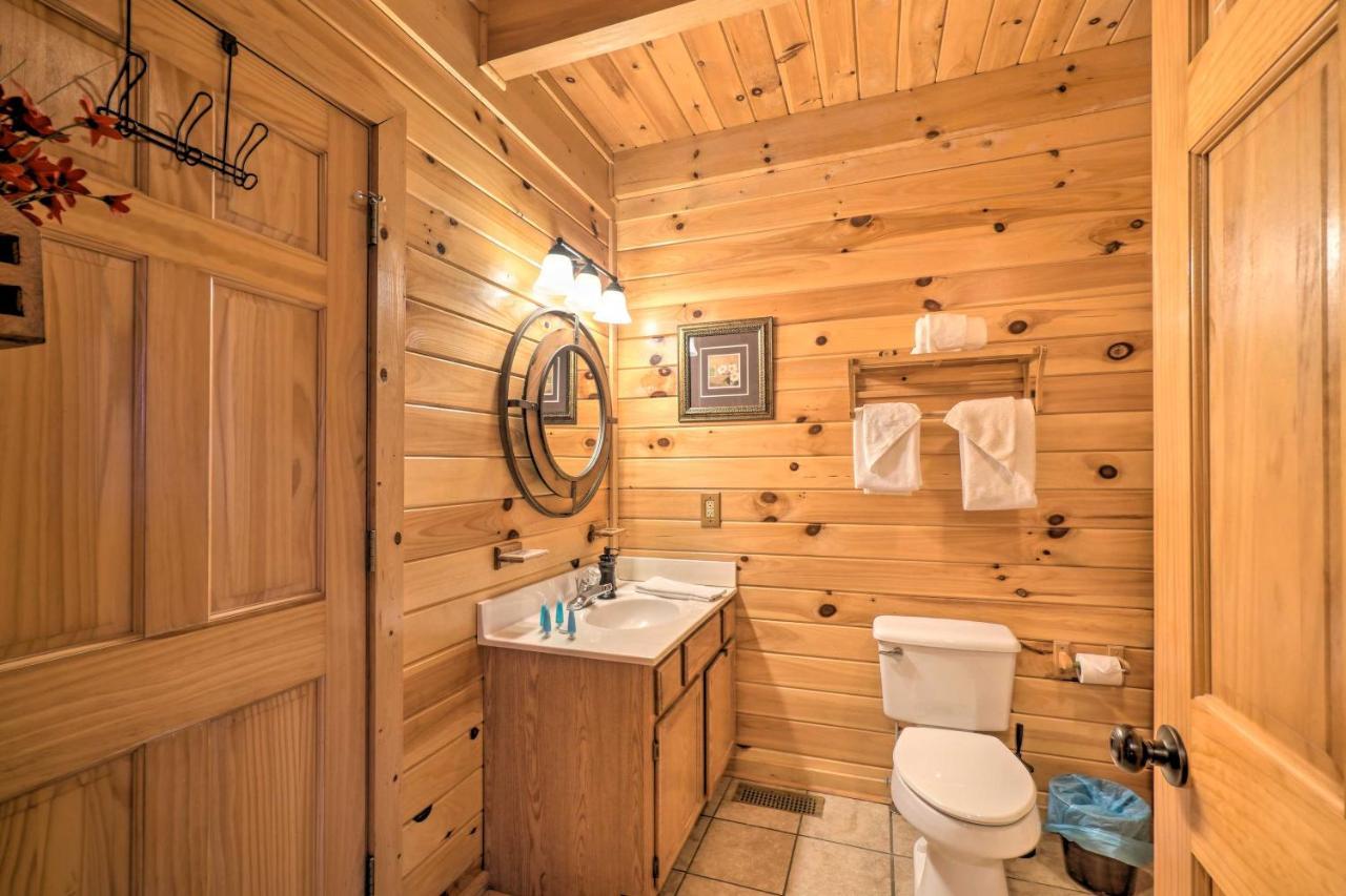 Inviting Sevierville Cabin With Deck And Hot Tub! エクステリア 写真