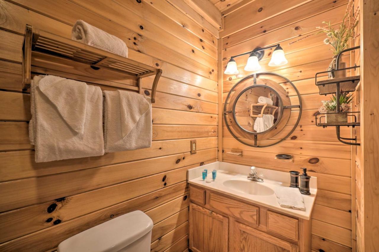 Inviting Sevierville Cabin With Deck And Hot Tub! エクステリア 写真