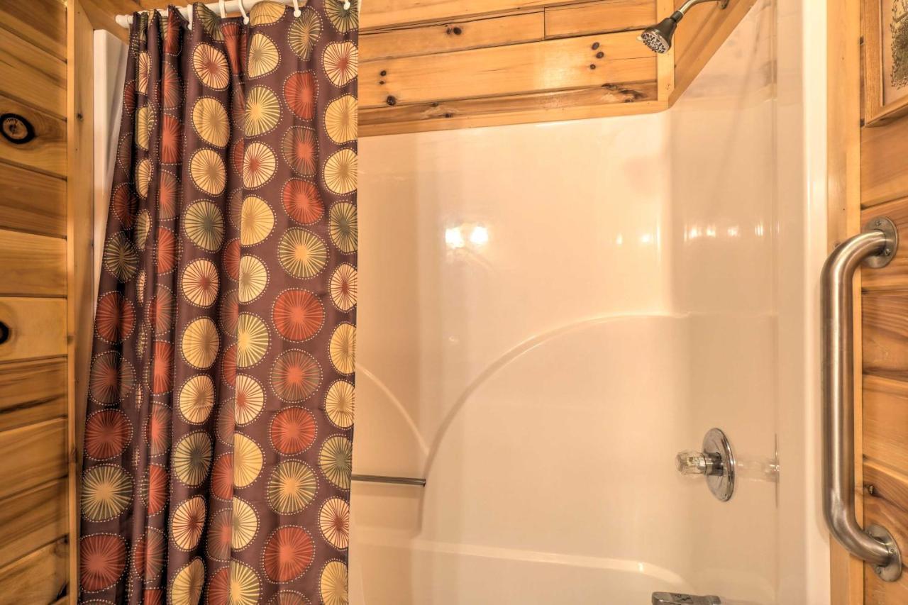 Inviting Sevierville Cabin With Deck And Hot Tub! エクステリア 写真