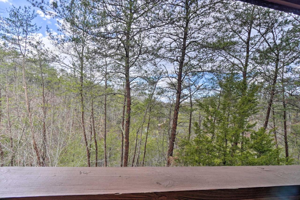 Inviting Sevierville Cabin With Deck And Hot Tub! エクステリア 写真