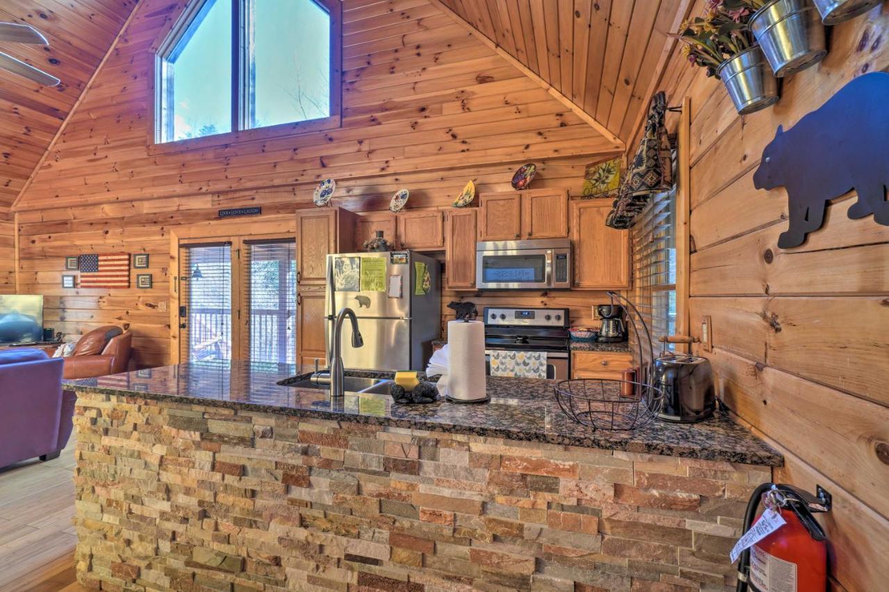 Inviting Sevierville Cabin With Deck And Hot Tub! エクステリア 写真