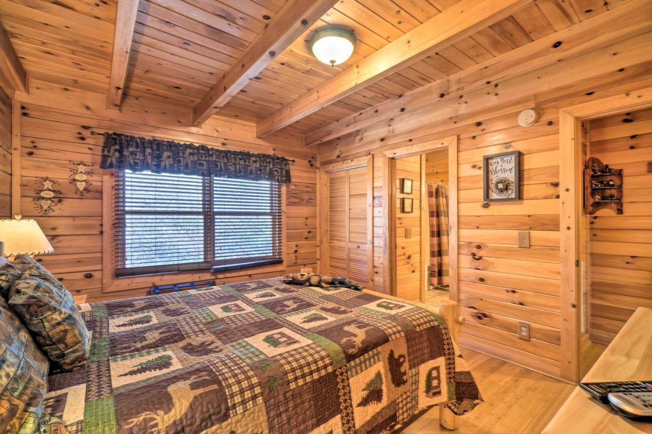 Inviting Sevierville Cabin With Deck And Hot Tub! エクステリア 写真