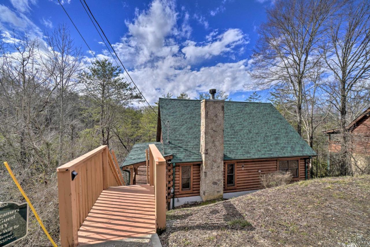 Inviting Sevierville Cabin With Deck And Hot Tub! エクステリア 写真